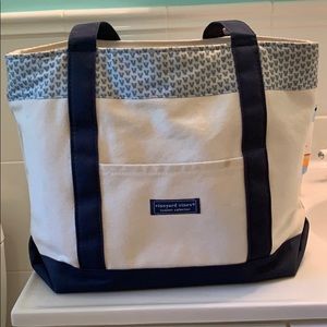 Villanova Vineyard Vines tote